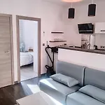 Le Cendre 아파트 주앙레핑